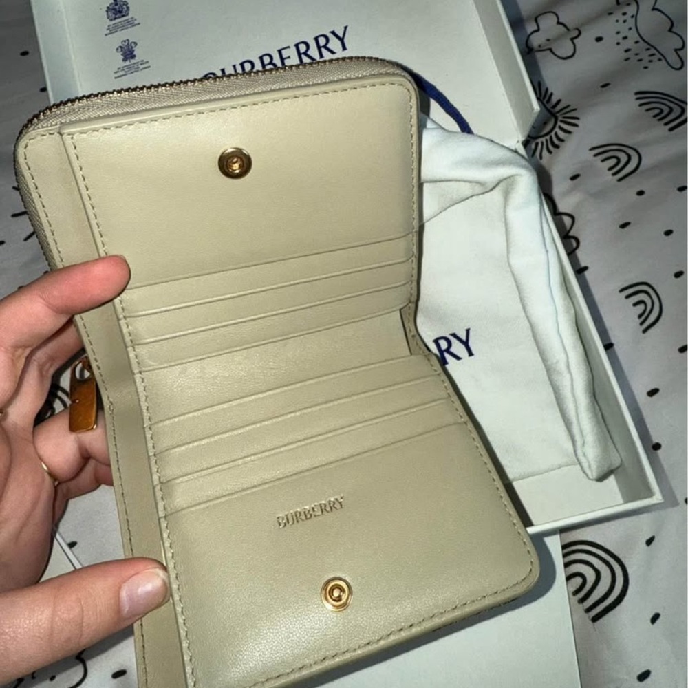 Original Burberry Beige/baby green and Black Checkered Wallet - Picture 5 of 6